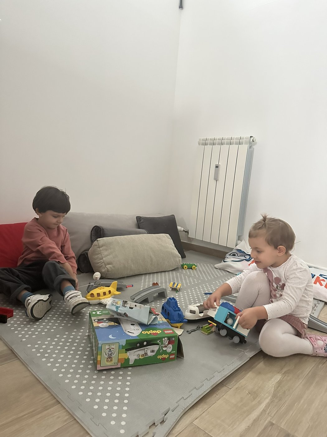 Svemirski rođendan — deca grade Lego DUPLO svemirske setove