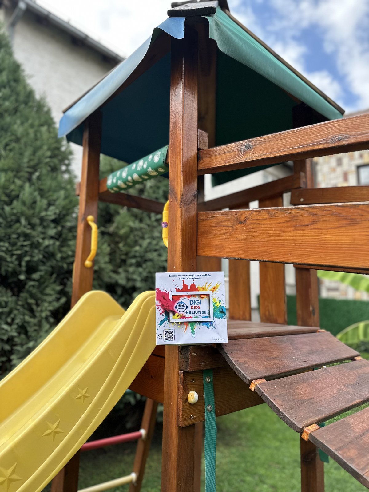 DigiKids reklama u parkiću u kraju