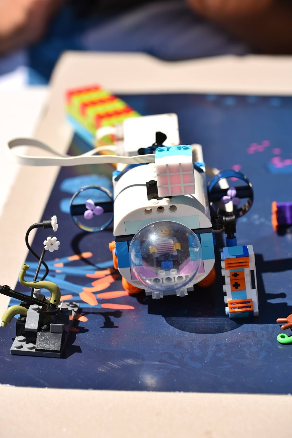 Lego WeDo leteća mašina sa propelerima — projekat polaznice Plavog pojasa